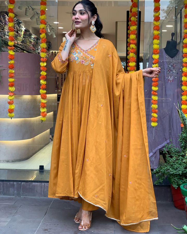 Product Image - Designer Viscose Chanderi Embroidery Kurti Pant with Dupatta - Perfect Wedding Attire