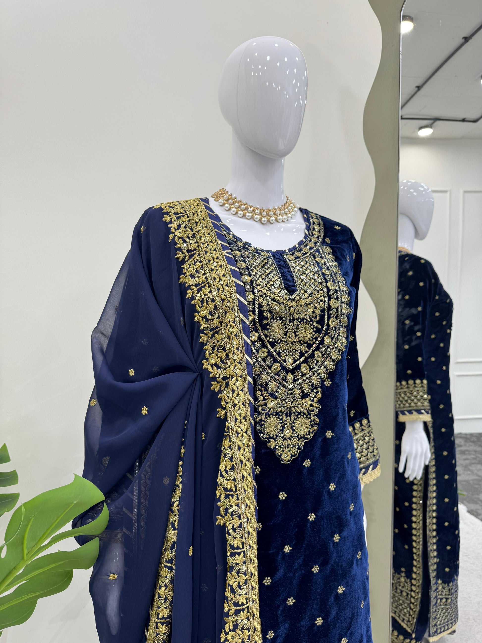 Product Image - Luxurious Designer Saree in Viscose Velvet with Faux Georgette Dupatta