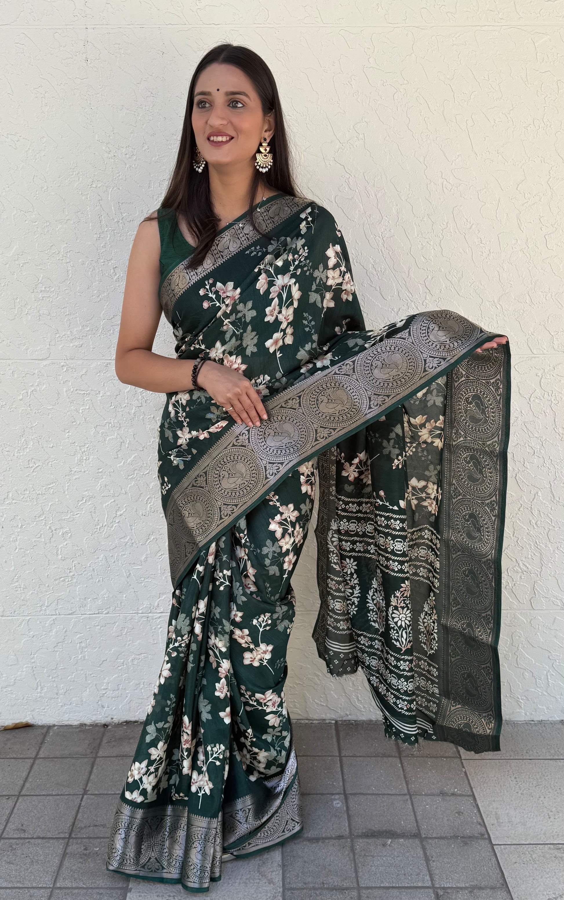 Product Image - Stunning Patola Saree - Pure Dola Silk for Festive Elegance