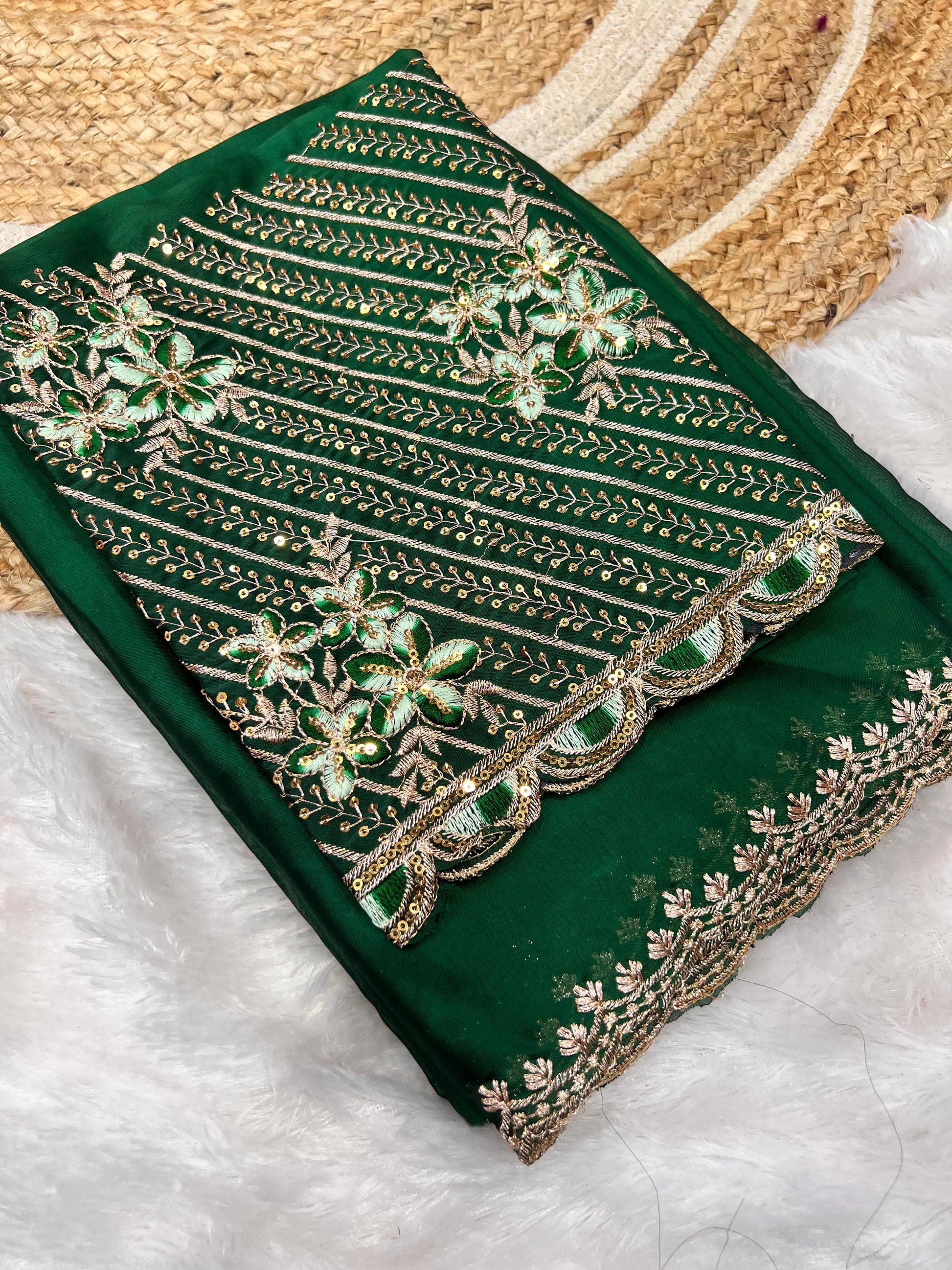 Product Image - Elegant Designer Georgette Saree for Festive Occasions
