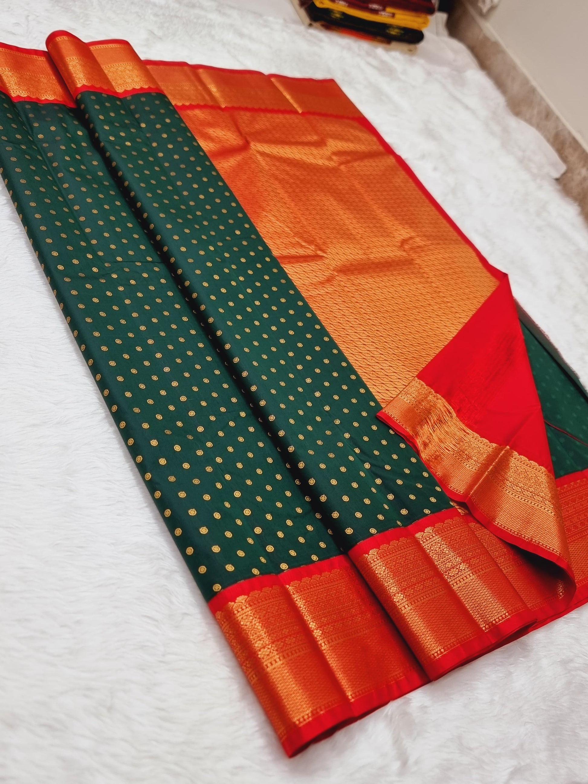 Product Image - Exquisite Kanchipuram Korvai Pattern Silk Saree with Contrast Blouse