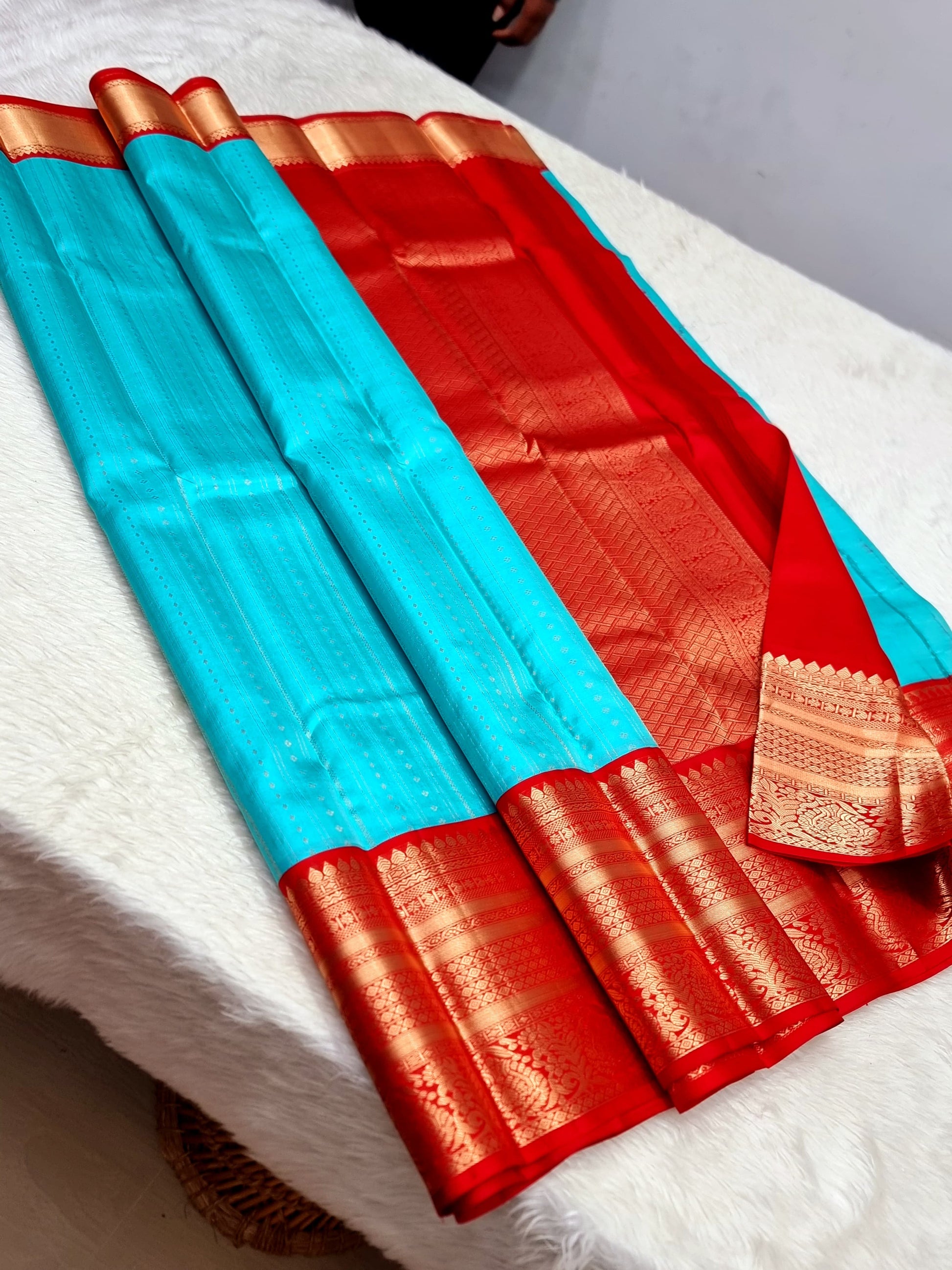 Product Image - Exquisite 1 Gram Gold Pure Zari Handwoven Kanchipuram Silk Sarees
