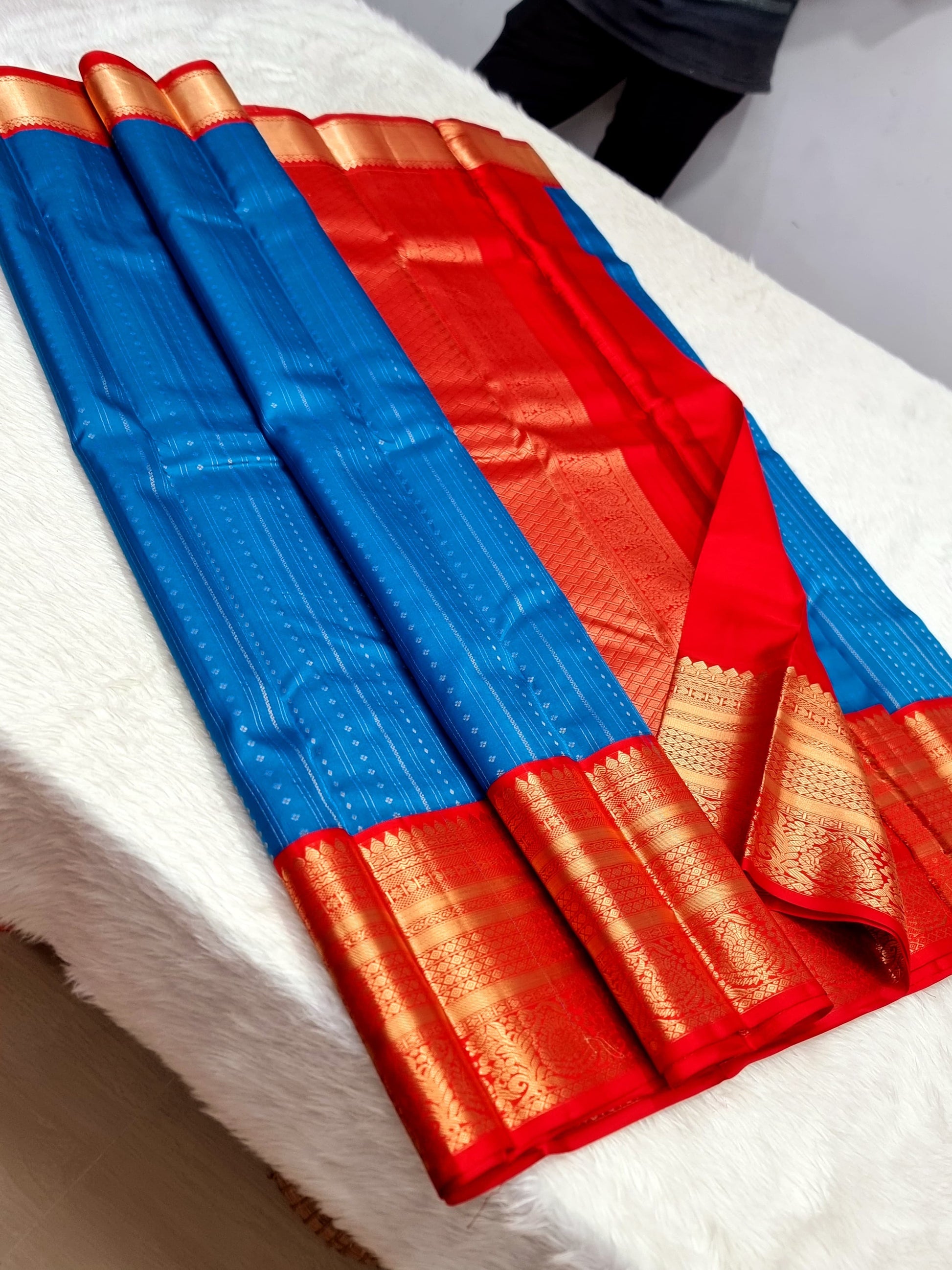 Product Image - Exquisite 1 Gram Gold Pure Zari Handwoven Kanchipuram Silk Sarees