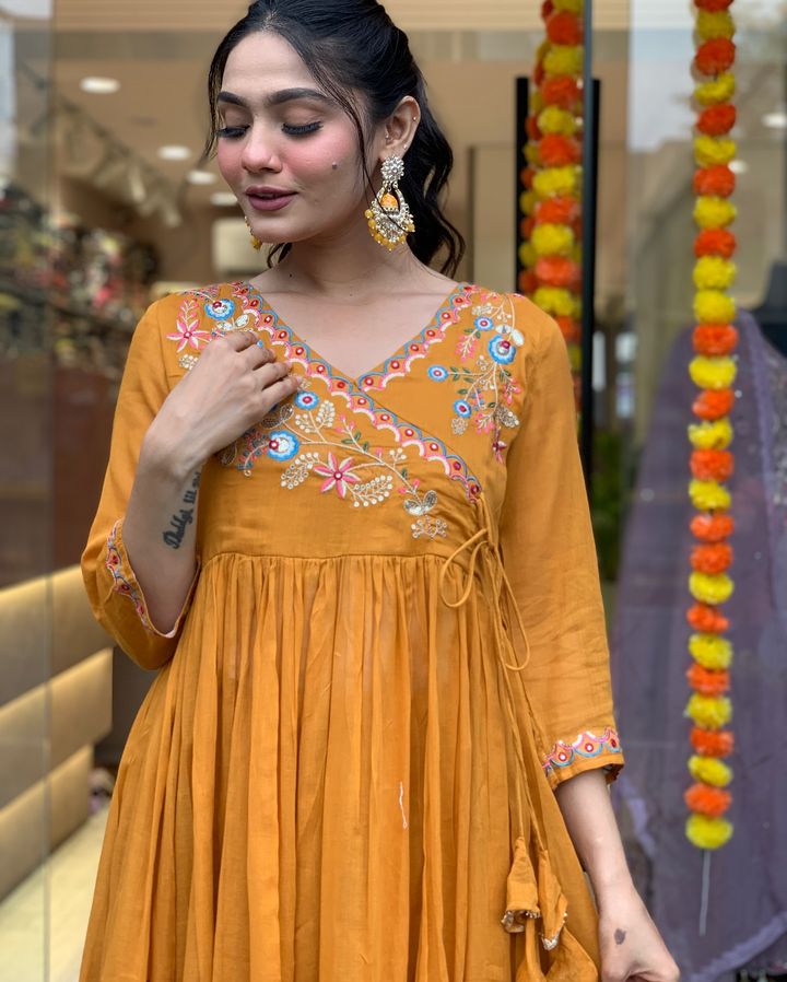 Product Image - Designer Viscose Chanderi Embroidery Kurti Pant with Dupatta - Perfect Wedding Attire