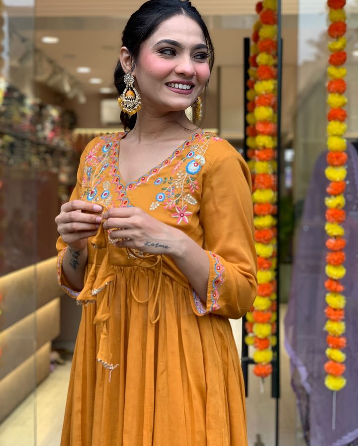 Product Image - Designer Viscose Chanderi Embroidery Kurti Pant with Dupatta - Perfect Wedding Attire