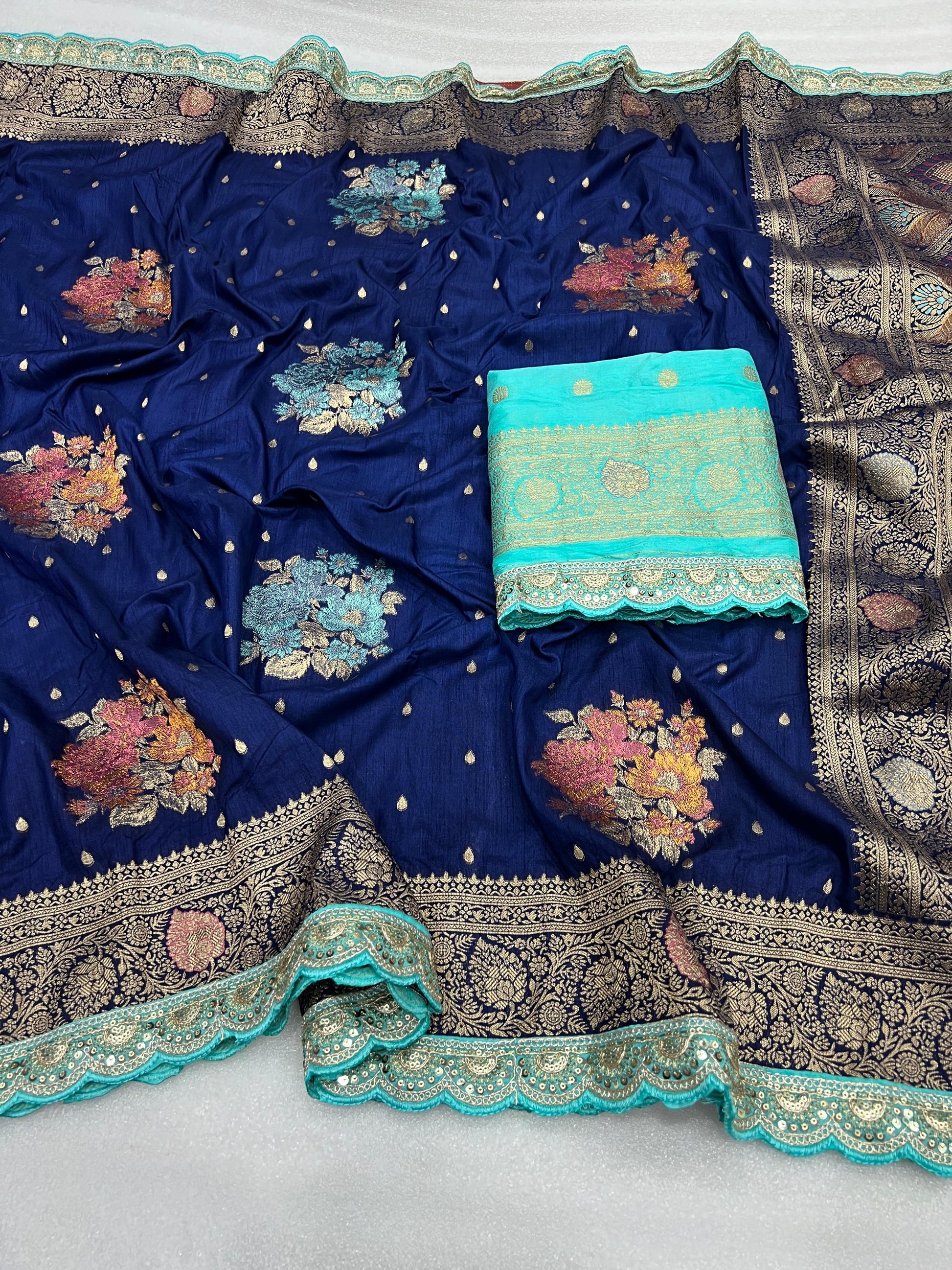 Product Image - Exquisite Designer Pure Silk Saree with Georgette Fabric - Festive Wear
