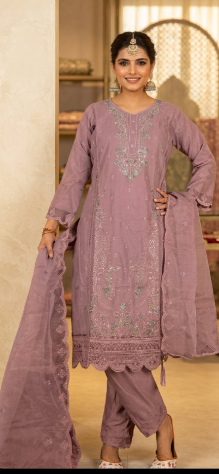 Product Image - Luxury Designer Heavy Suits for Men - 1