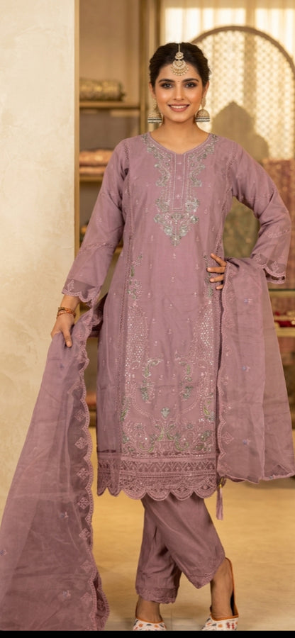Product Image - Luxury Designer Heavy Suits for Men - 1