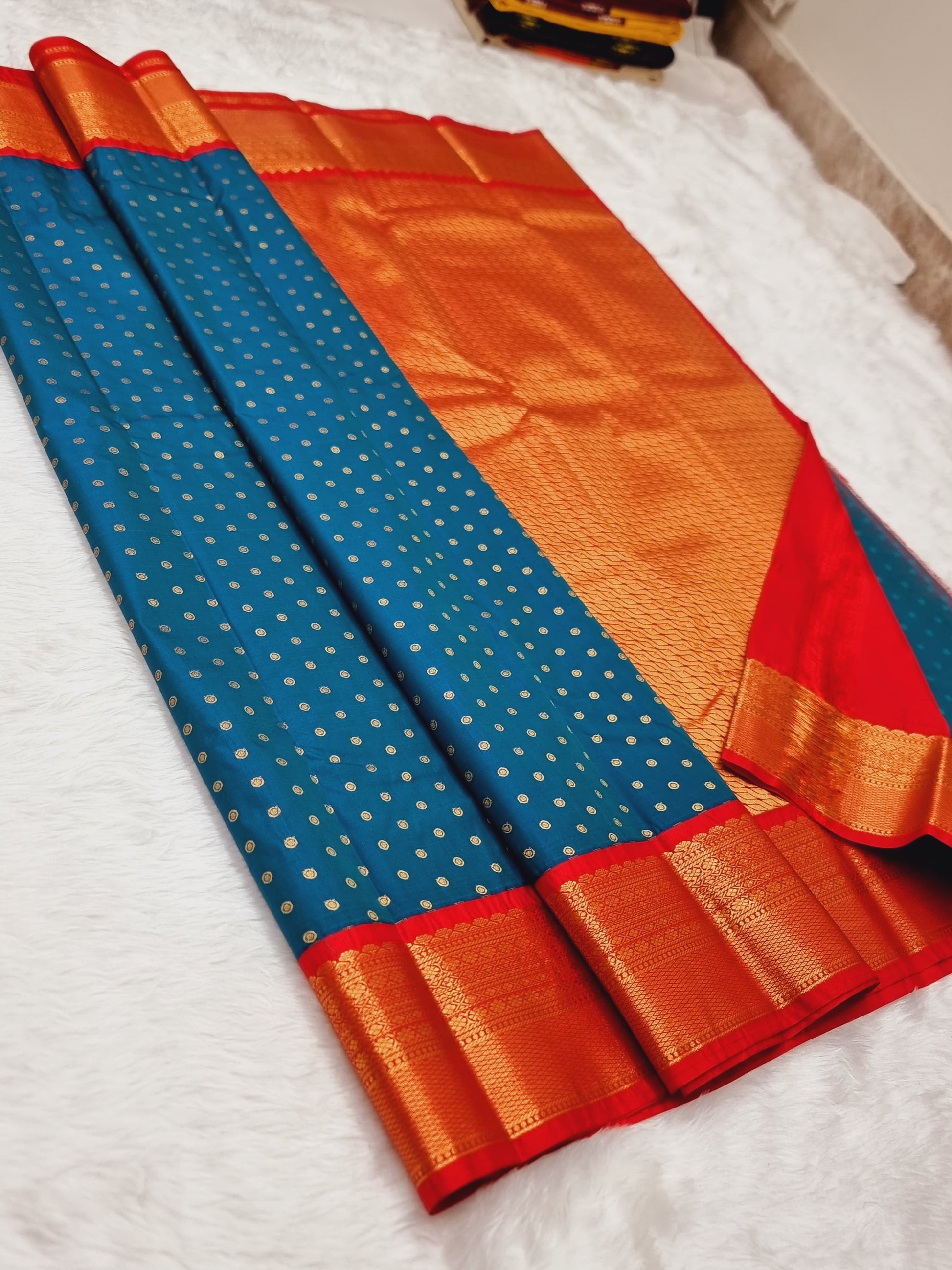 Product Image - Exquisite Kanchipuram Korvai Pattern Silk Saree with Contrast Blouse