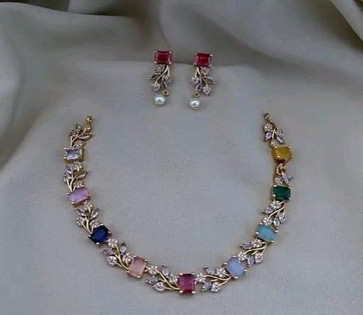 Product Image - Elegant Gold Pendant Necklace - 1