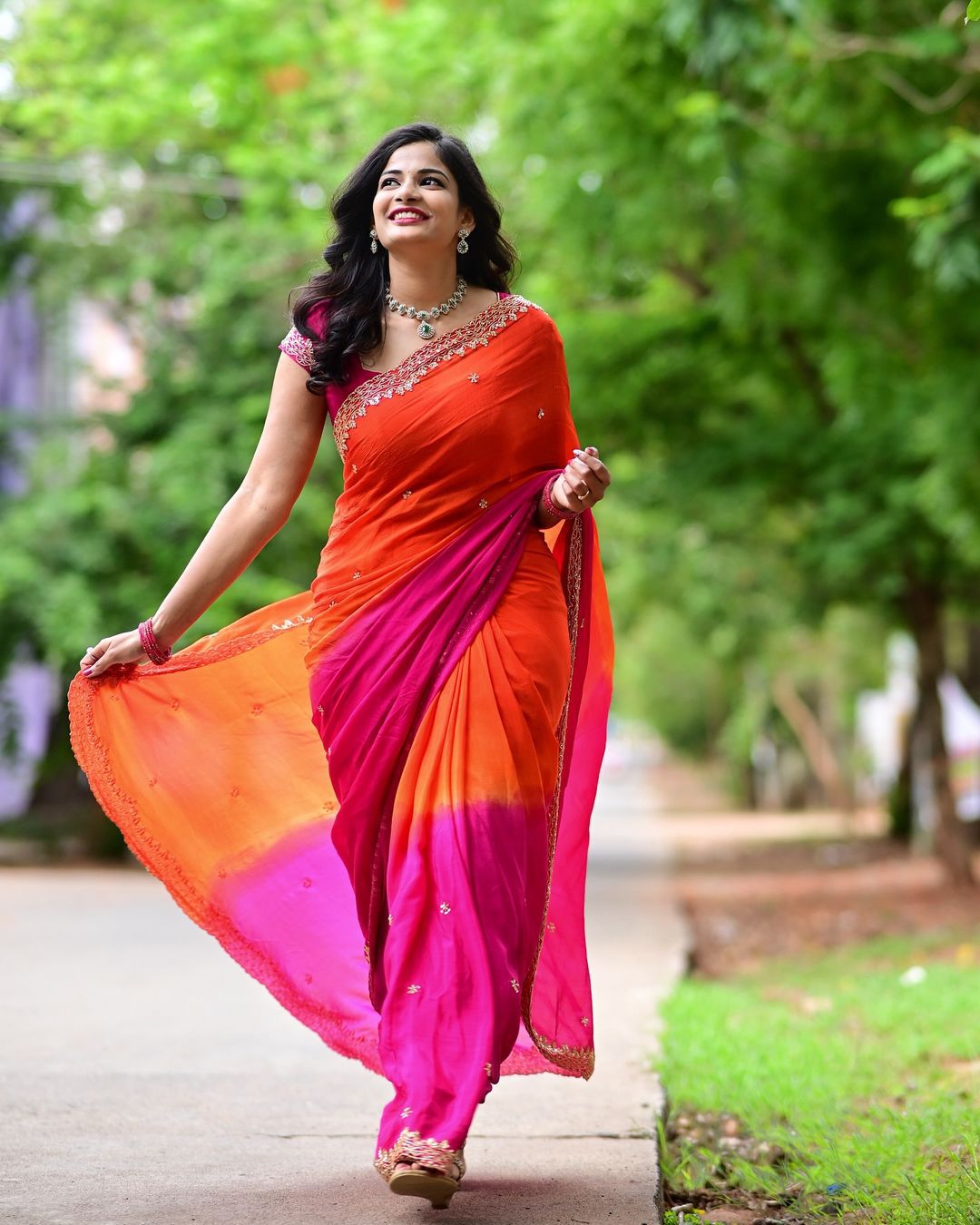 Product Image - Elegant Chinnon Saree with Heavy Embroidery and Jari Work