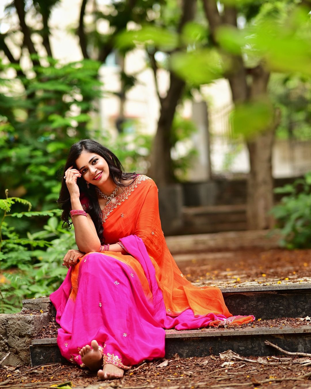 Product Image - Elegant Chinnon Saree with Heavy Embroidery and Jari Work