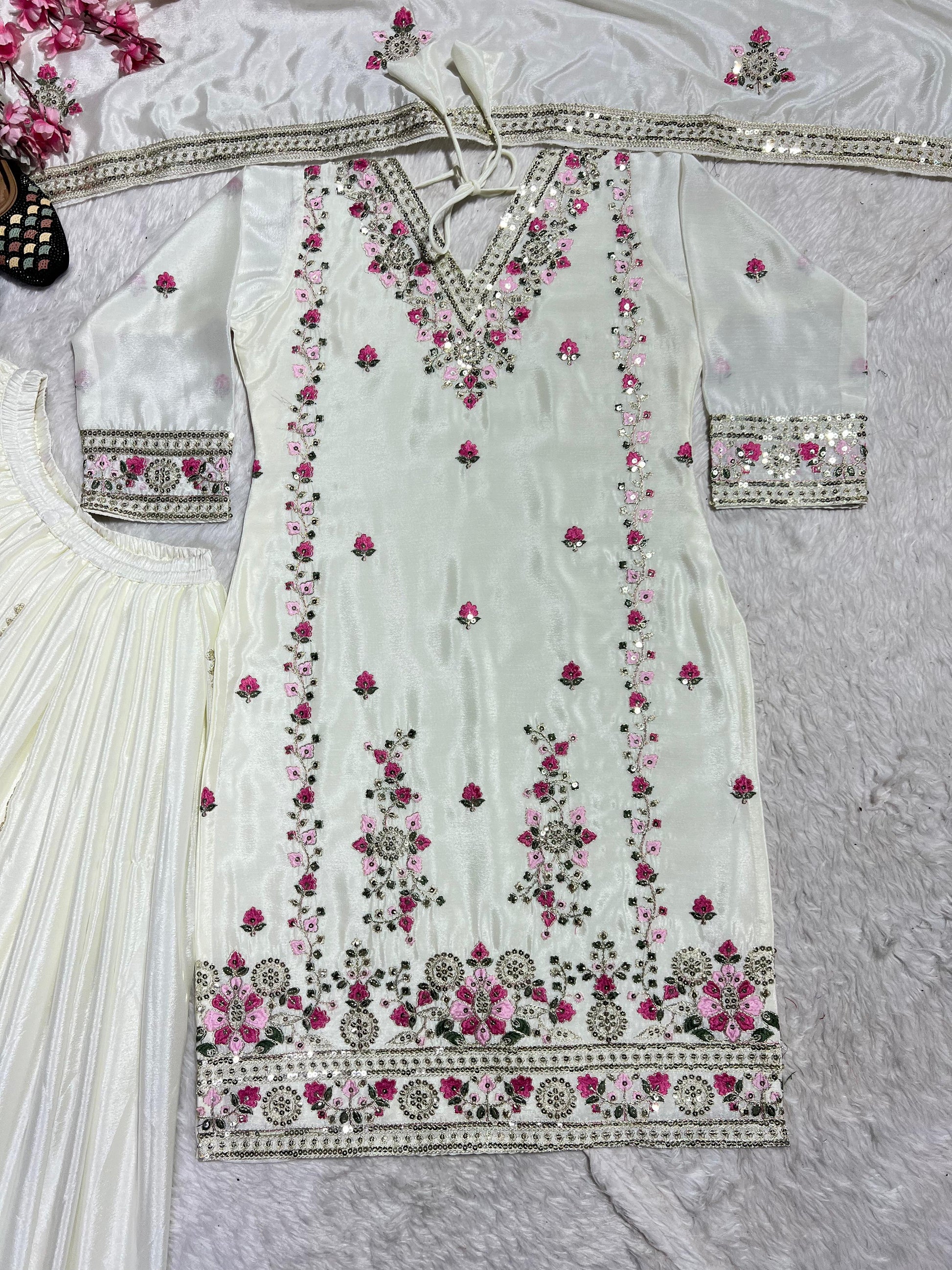 Product Image - Pure chinnon suit 